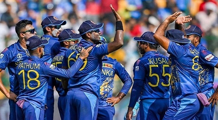 শ্রীলংকার বোলিং তোপে উড়ে গেল ইংল্যান্ড
